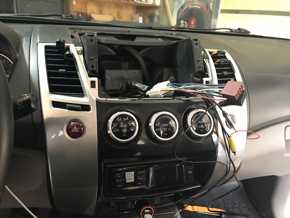 Замена автомагнитолы - Mitsubishi Pajero (3G), 3 л, 2006 года аксессуары DRIVE2