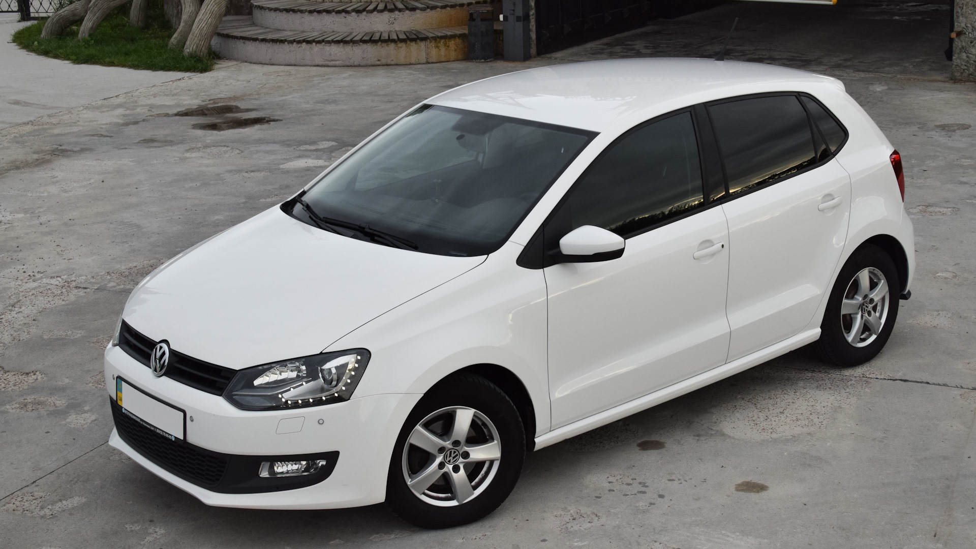 Фольксваген поло 2011. Volkswagen Polo Hatchback 2011. Фольксваген поло хэтчбек 2011. Фольксваген поло 2011 хэтчбек 1.4. Volkswagen Polo хэтчбек 2011.