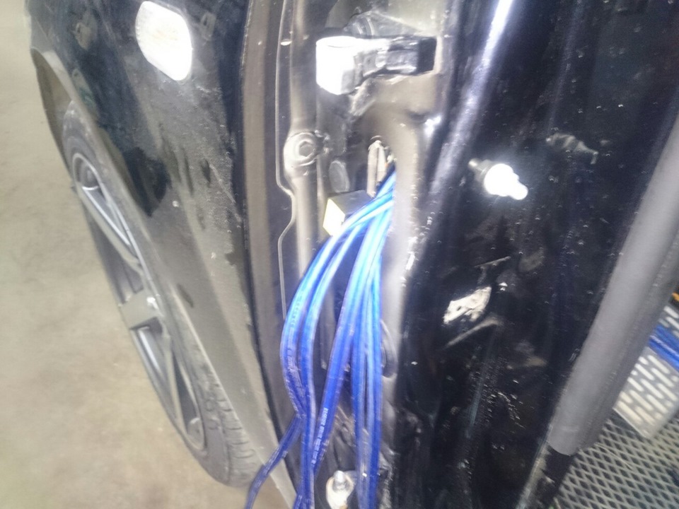 Протяжка акустических проводов в дверь. — Ford Focus II Hatchback, 1,8 ...