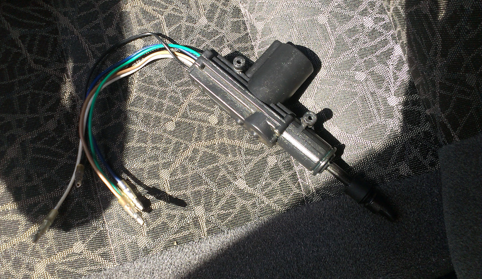 Замена электропривода замка — Daewoo Lanos, 1,4 л, 2007 года | своими ...