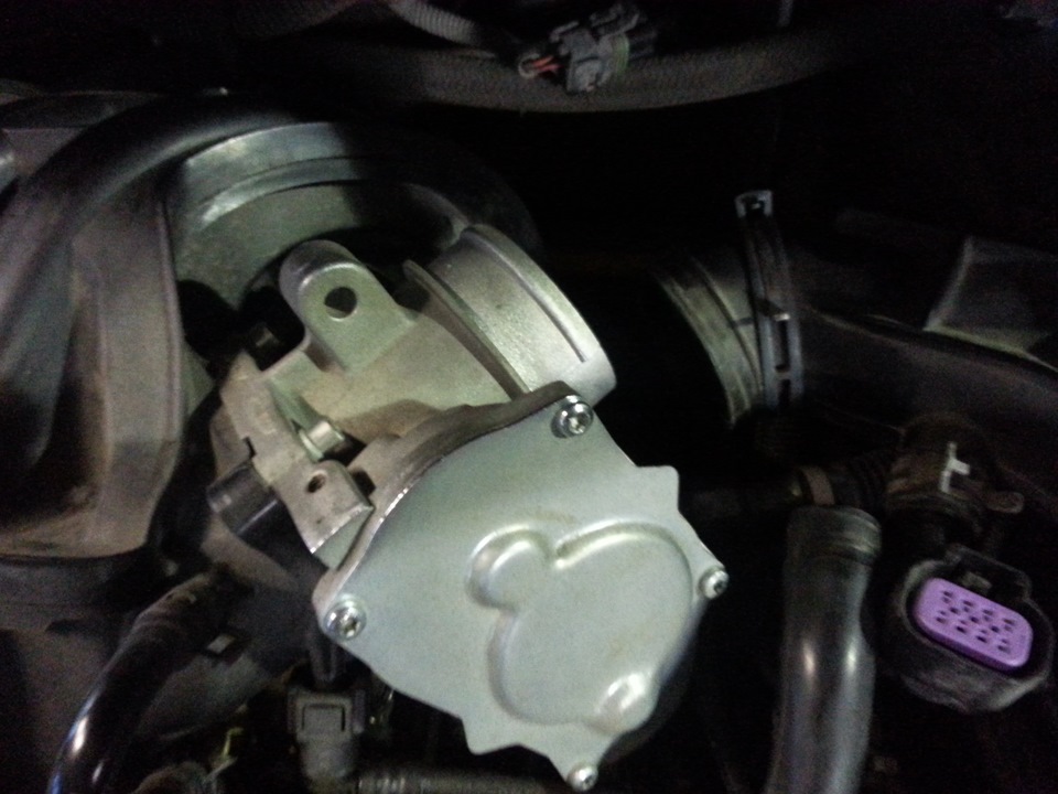 чистка дросселя. — Lada Калина хэтчбек, 1,6 л, 2011 года | плановое ТО ...