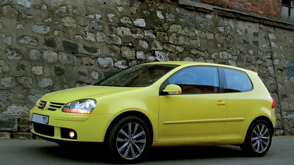 Volkswagen Golf 5 Р¶РµР»С‚С‹Р№