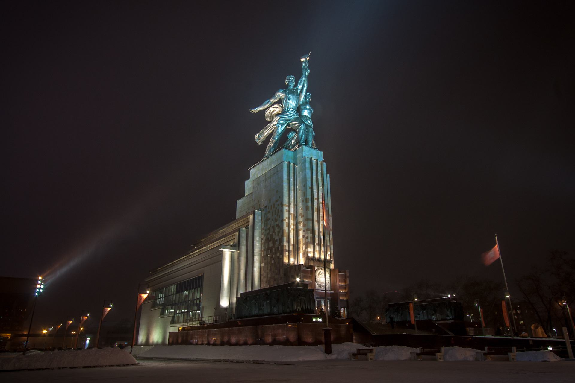 Рабочий и колхозница фото сейчас