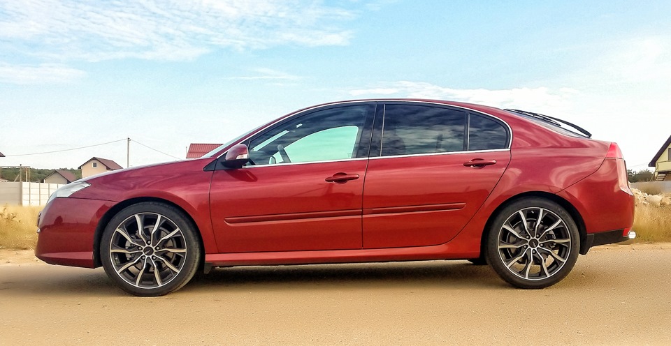 жопа теперь на месте)) — Renault Laguna III