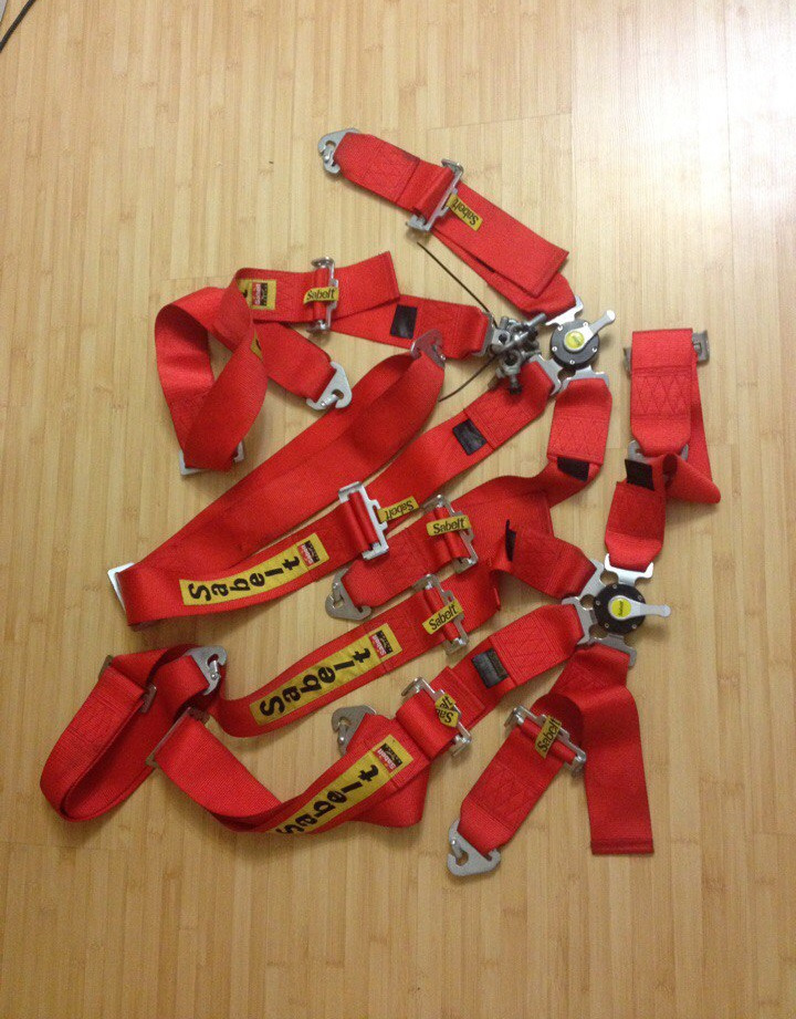 Красному, красные ремни. — Toyota Mark II (100), 3 л, 1999 года ...