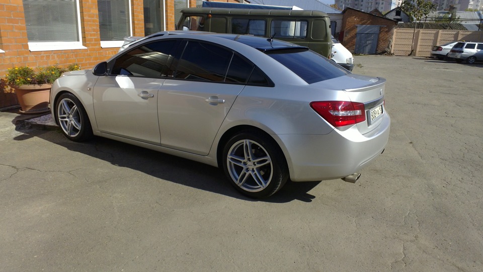 Литье на шевроле круз r17. Шевроле круз на литье р17. Диски на chevrolet cruze r17. Литье на шевроле круз r16. Диски на круз 17 радиус.