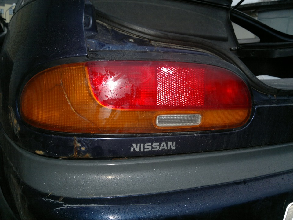 При покупку машины был немного побит задний фонарь — Nissan 100 NX