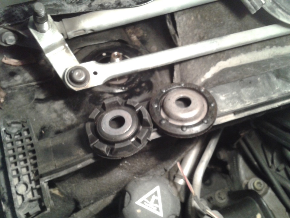 слева — новая, справа — старая — Peugeot 308 (1G)