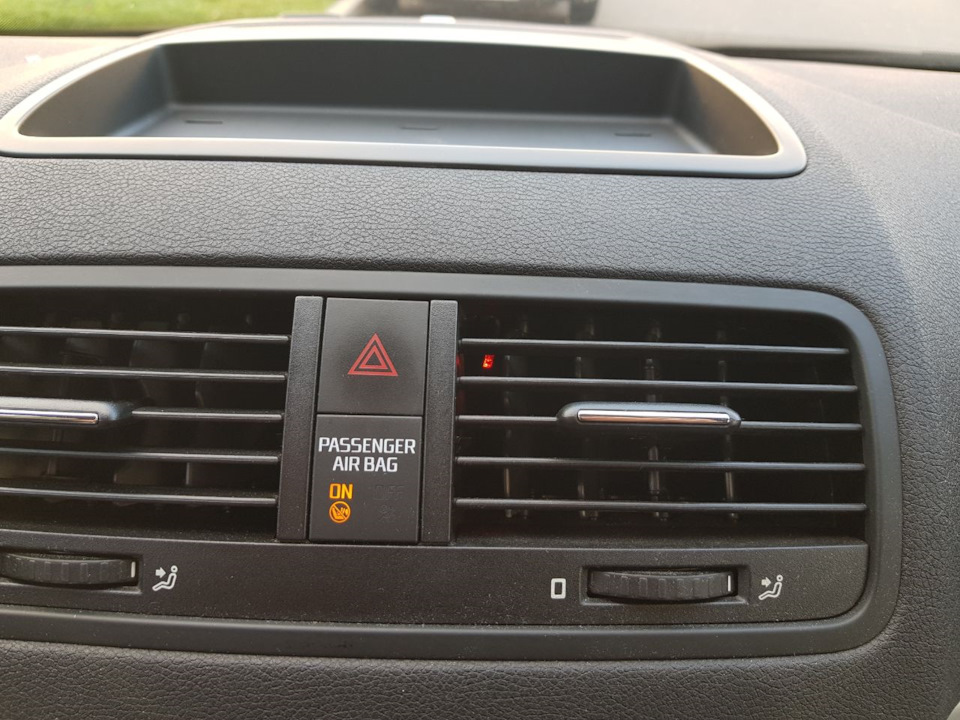 Установка беспроводной зарядки в Шкоду Йети — DRIVE2