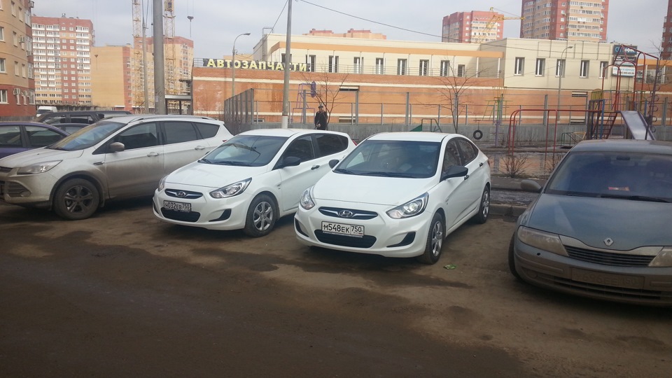 Два Соляриса. — Hyundai Solaris (1G), 1,6 л, 2013 года | фотография ...