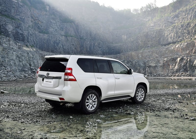 Обои на рабочий стол автомобили Toyota Land Cruiser 60th Anniversary UK-spec - 2