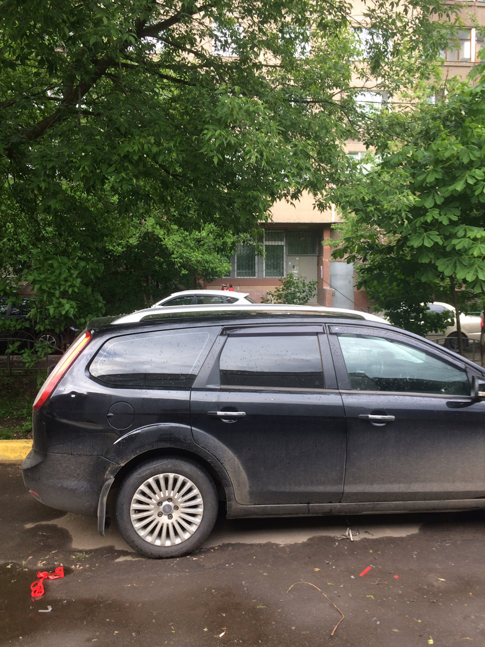 Установка рейлингов на крышу — Ford Focus II Wagon, 2 л, 2010 года ...