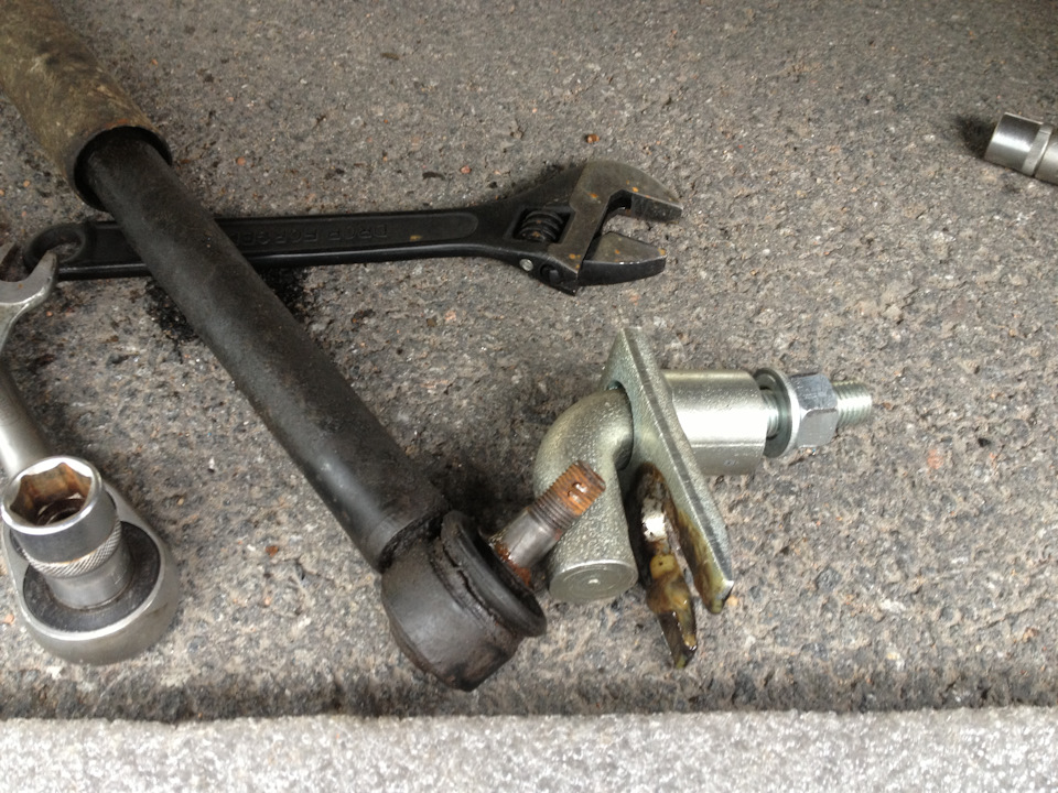 Замена амортизатора рулевого управления — Toyota Hilux (5G), 1996 года ...