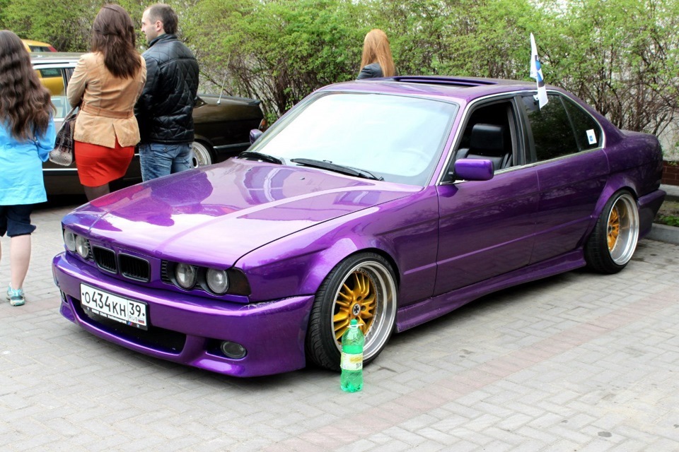 30 фиолетовый. БМВ е34 фиолетовая. BMW e36 фиолетовая. BMW e34 хамелеон. BMW e34 Purple.