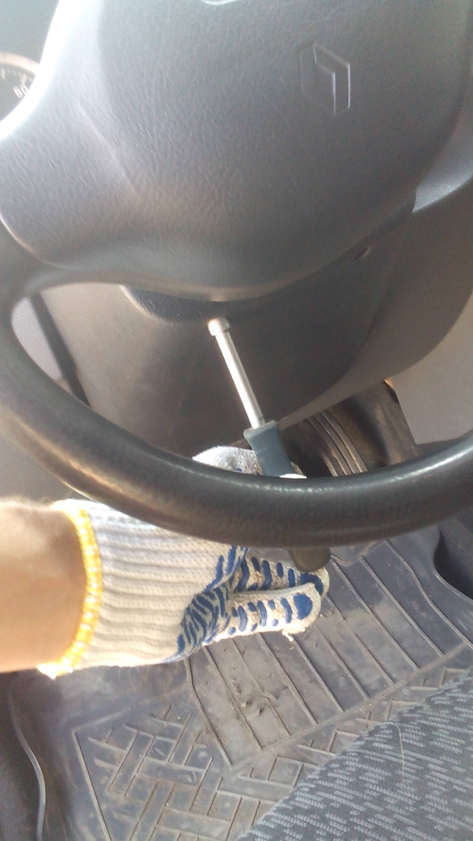 Дворники на раз два три))) — Renault Logan (1G), 1,6 л, 2006 года ...