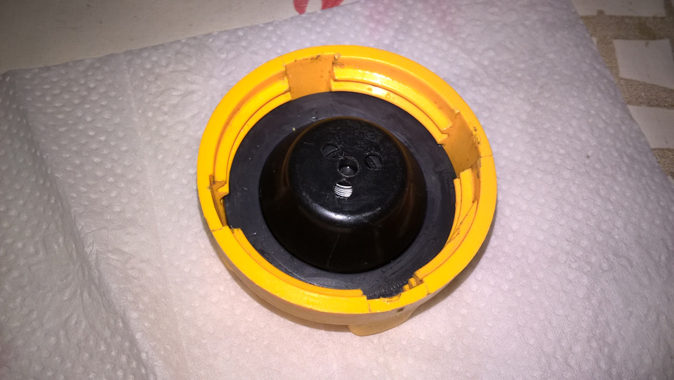 Крышка расширительного бачка. Если не держит. — Lada 21099, 1,5 л, 1997 ...