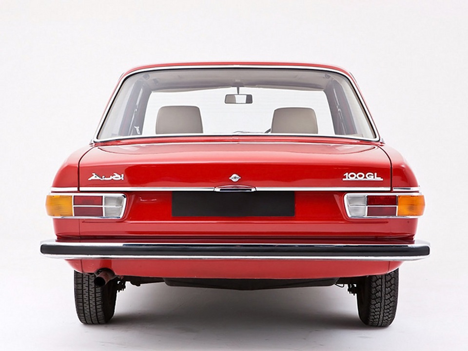 Ауди первого поколения. Audi 100 c1 седан. Audi 100 (c1) 1968. Ауди 100 с1. Audi 100 c1 (1968 — 1976).
