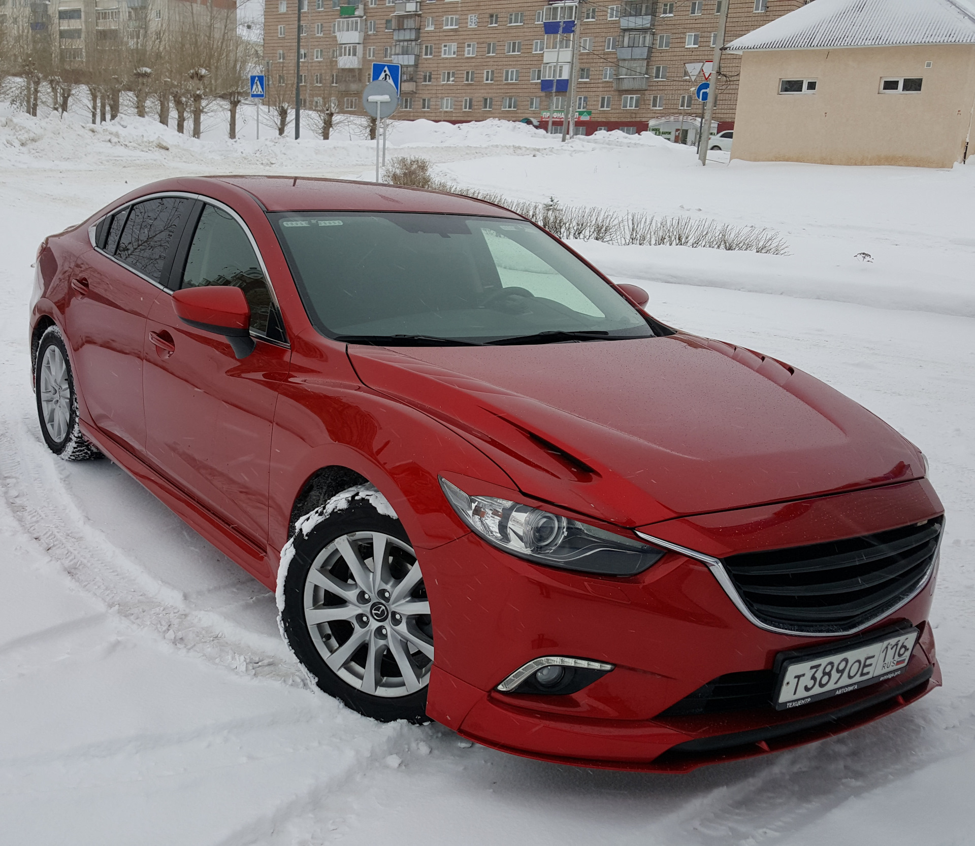 Mazda 6 красная с черным