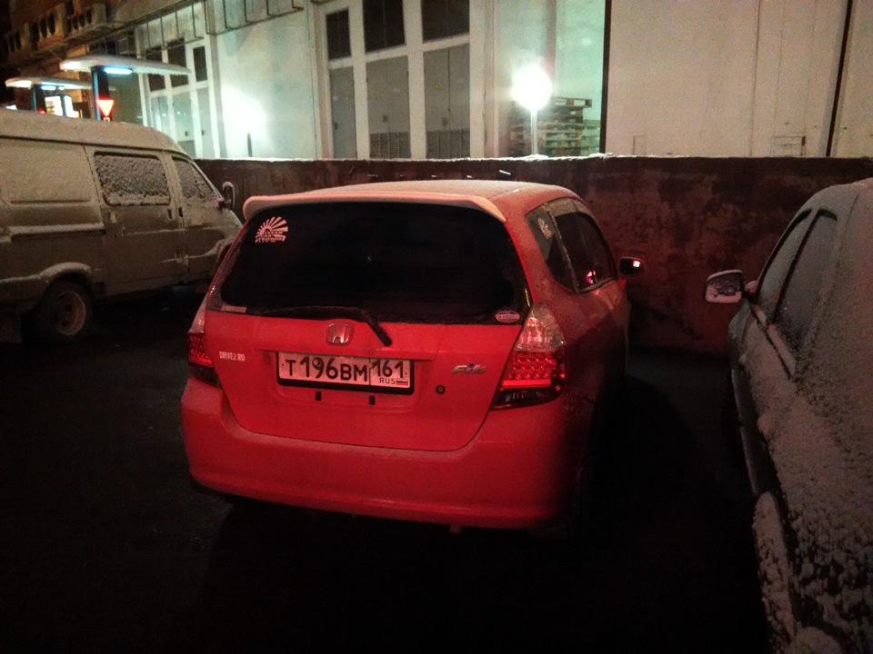 2b32c26s 960 Как крепится спойлер на багажник