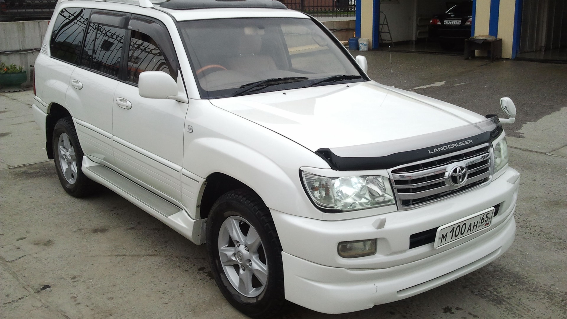 Тлк чита. Toyota Land Cruiser 100 белый в обвесе. Land Cruiser 100 белый. Toyota Land Cruiser 100 обвес. Toyota Land Cruiser 100 белый.