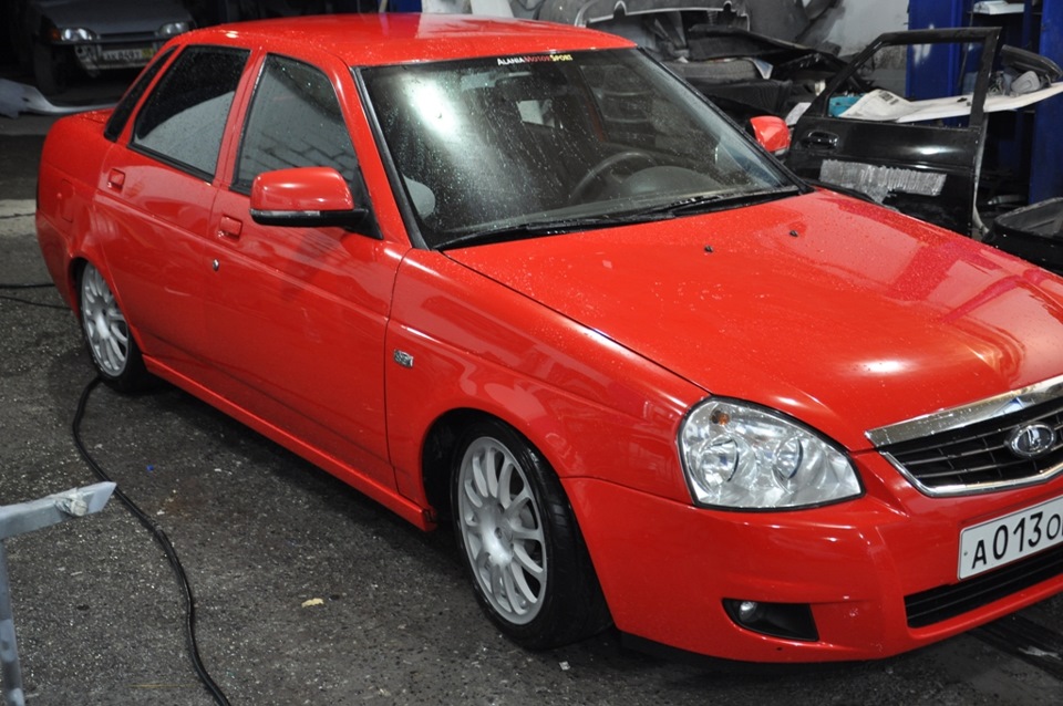 Lada Priora Red