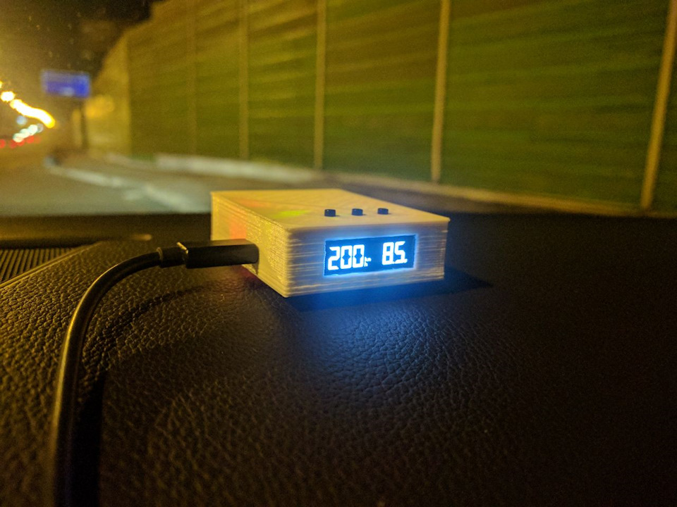 А вот по прямой без перепадов. 1 я в салоне, на улице +3 градуса — Skoda Superb Mk3