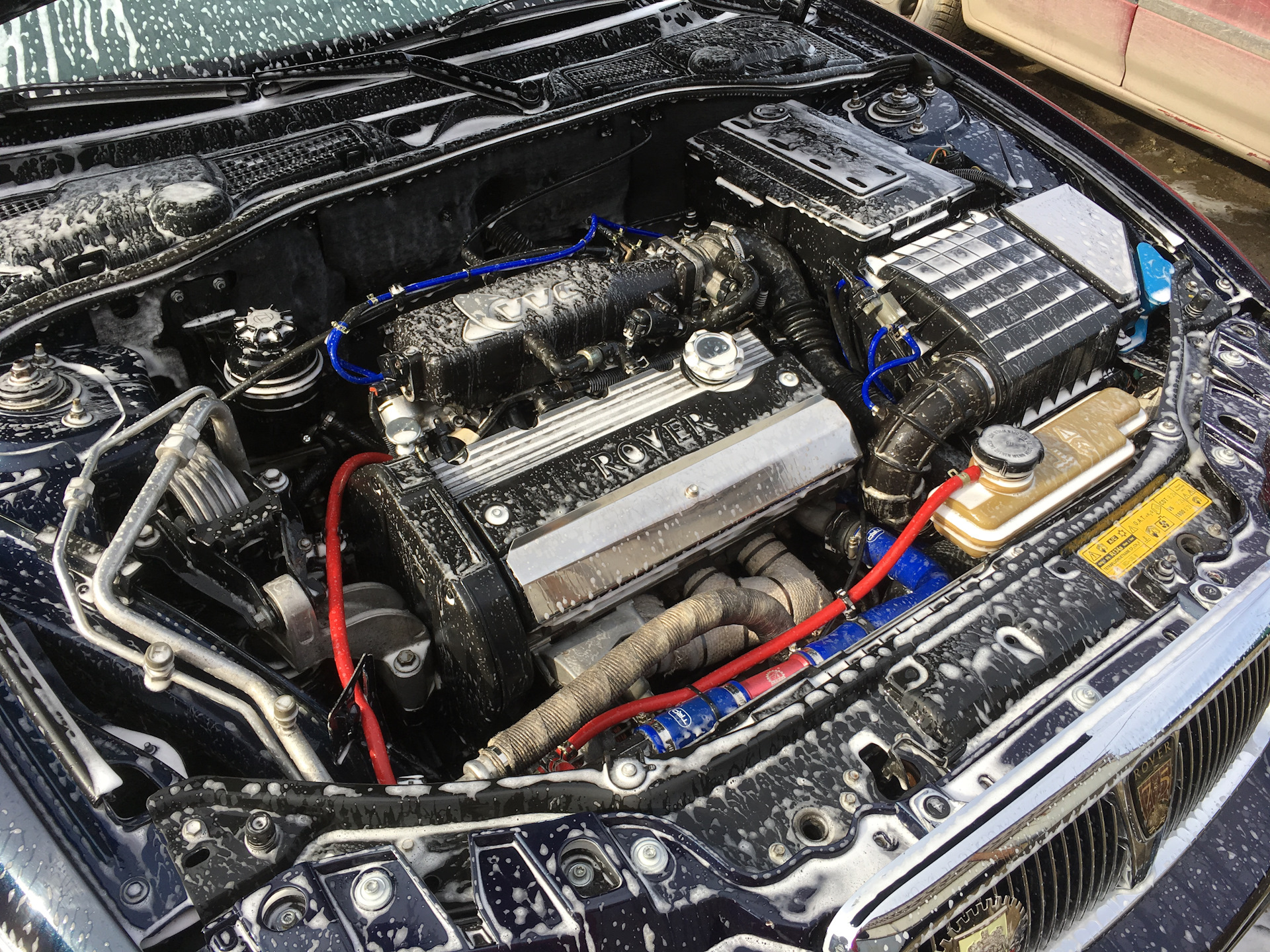4.8 turbo. Ровер 75 1.8 турбо. Rover 75 1.8Turbo. Rover 75 v8 подкапотная. Ровер 75 открытый капот.