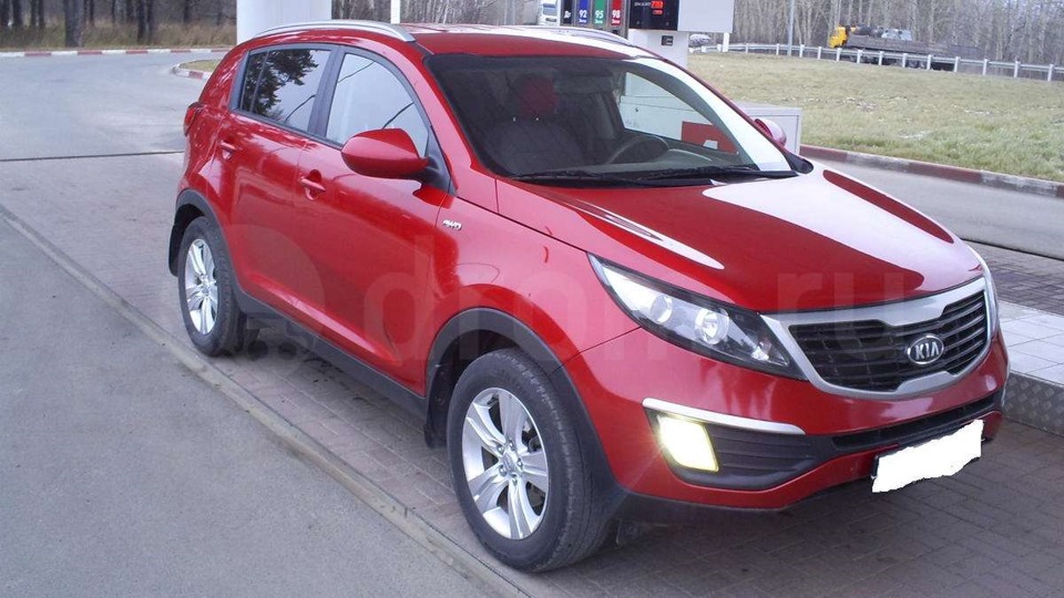 Kia Sportage 2010 красный