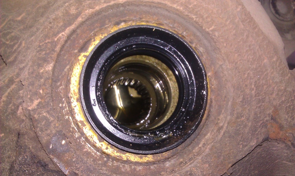 Замена сальника внутренней. Сальник привода ваз 2114. Pathfinder r51 сальник задней полуоси. Сальник внутренней гранаты ваз калина 2. Пыльник левого привода рено логан.