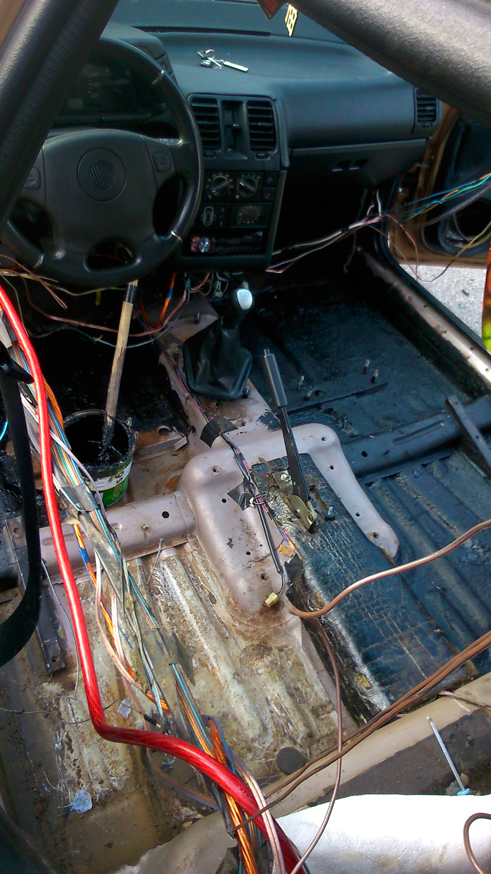 Обработка днища мастикой — Lada 21104, 1,6 л, 2001 года | своими руками ...