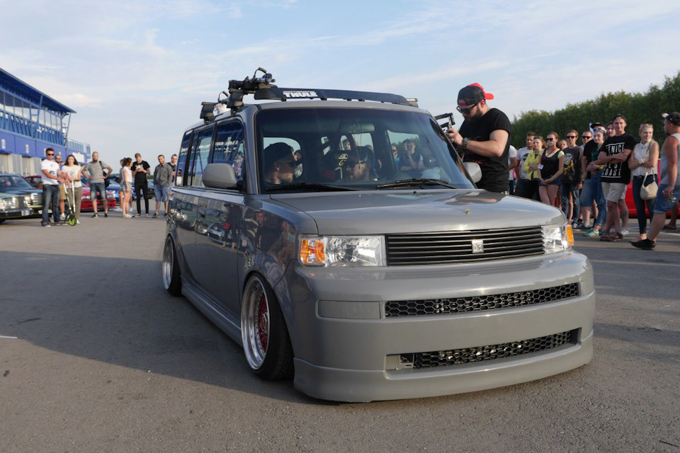 Тойота XB Scion 1