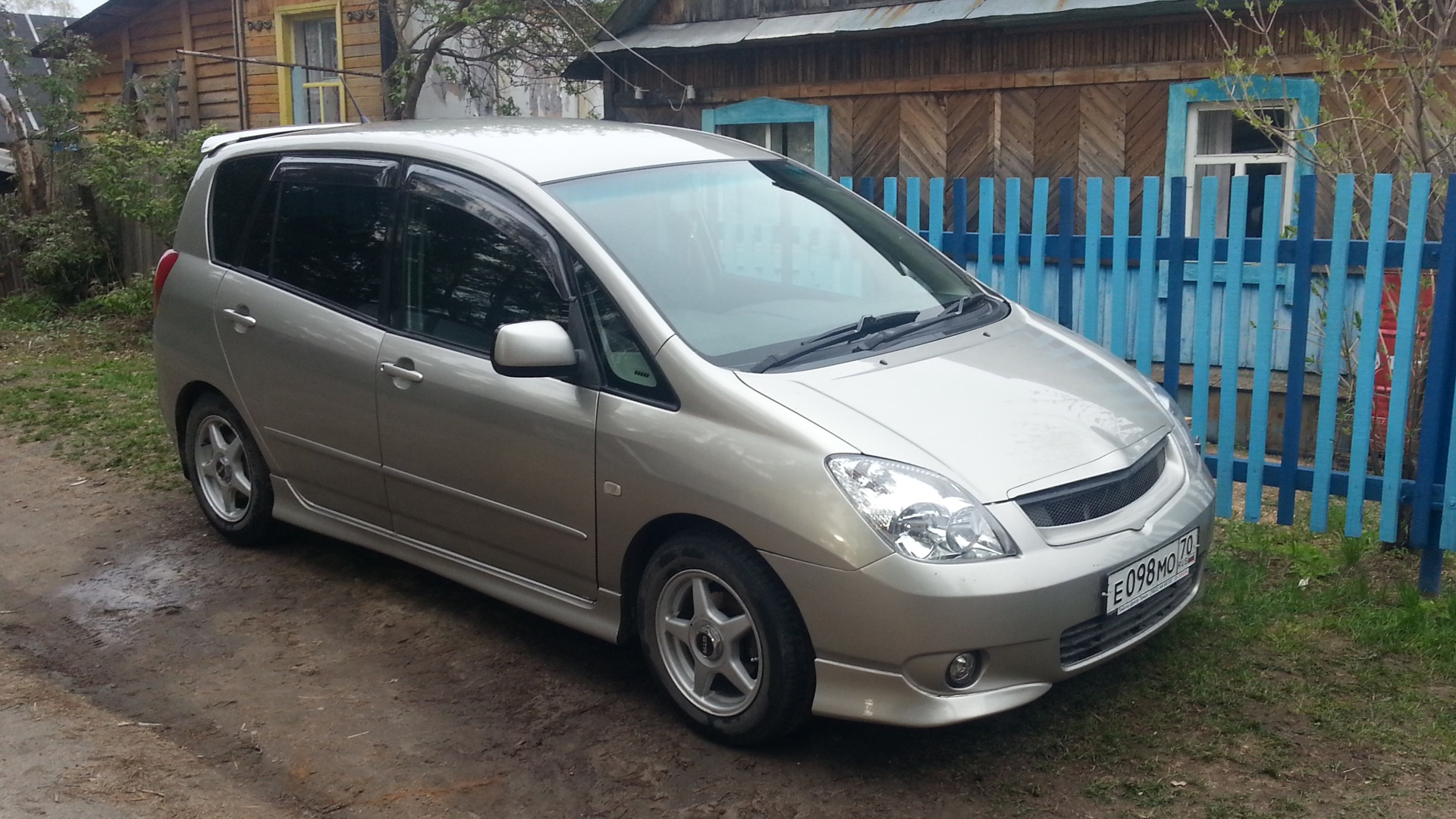 Королла спасио новосибирск. Toyota Corolla Spacio. Тойота Спасио 2006. Тойота Спасио 2011. Литьё на Тойота Спасио 121 кузов.