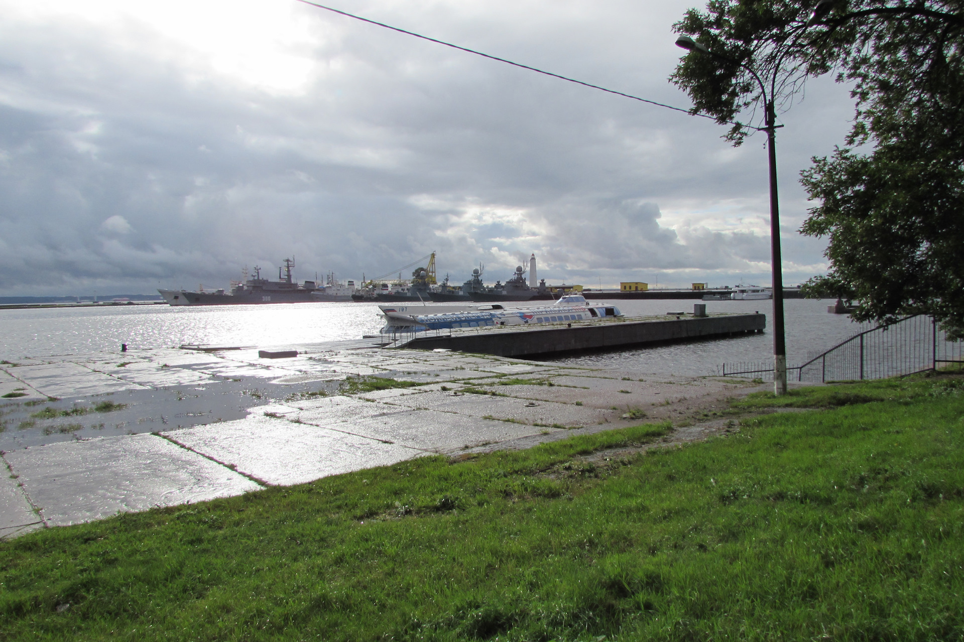 Городской пляж кронштадт. Кронштадтский пляж. Кронштадт пляж. Кронштадт берег.