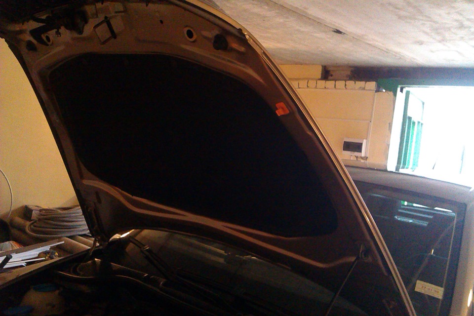 Шумоизоляция капота — Skoda Octavia A5 Mk2, 1,6 л, 2012 года ...