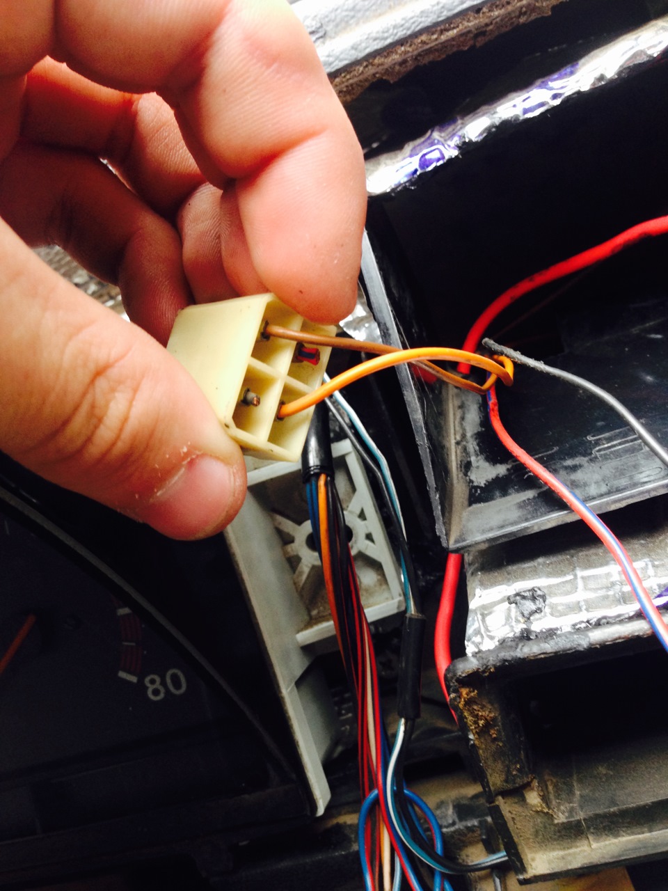 2b93b6cs 960 магнитола проваливается внутрь что делать