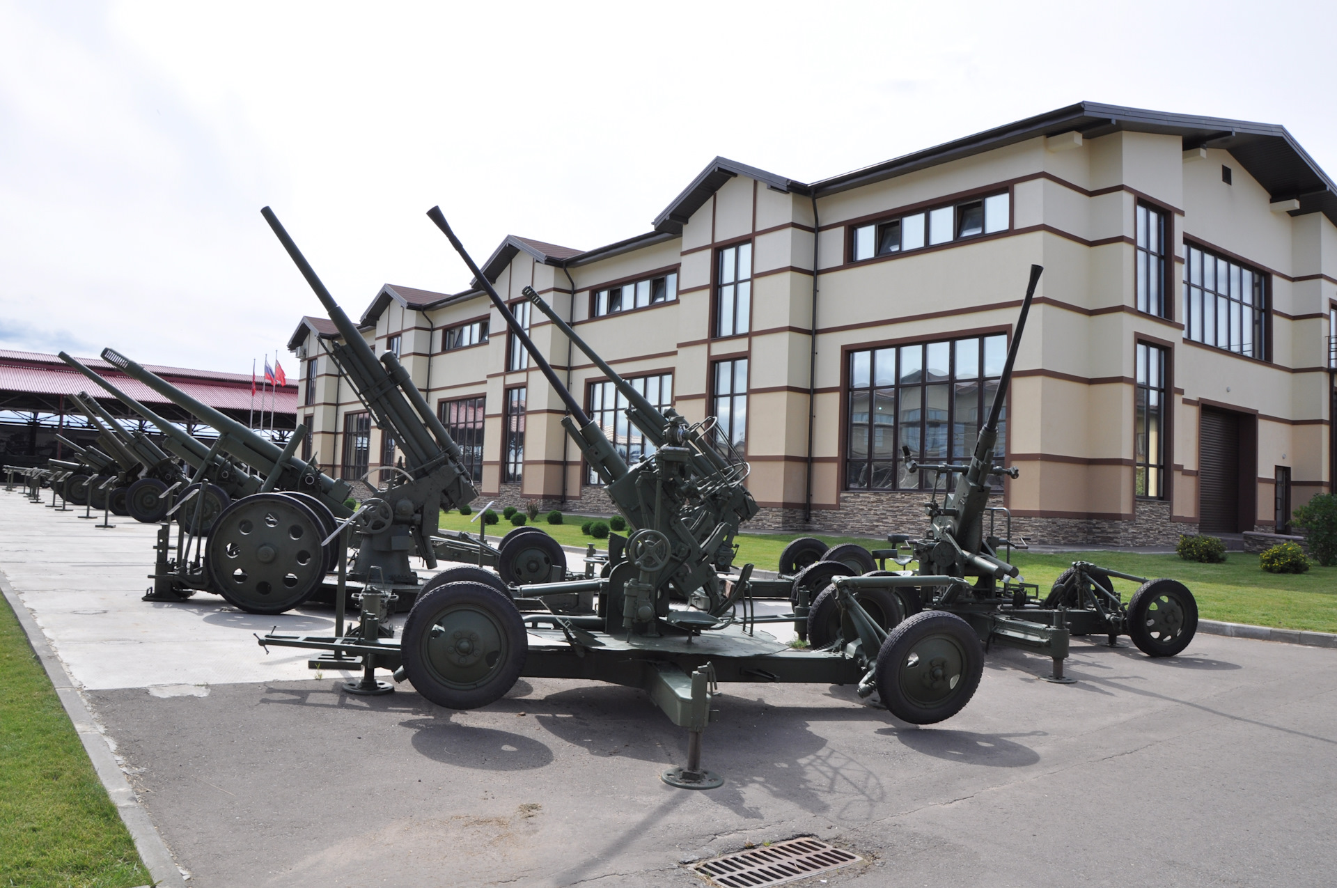 Д падиково музей отечественной военной. Музей Отечественной военной истории д Падиково. Музей техники на новой Риге Падиково.