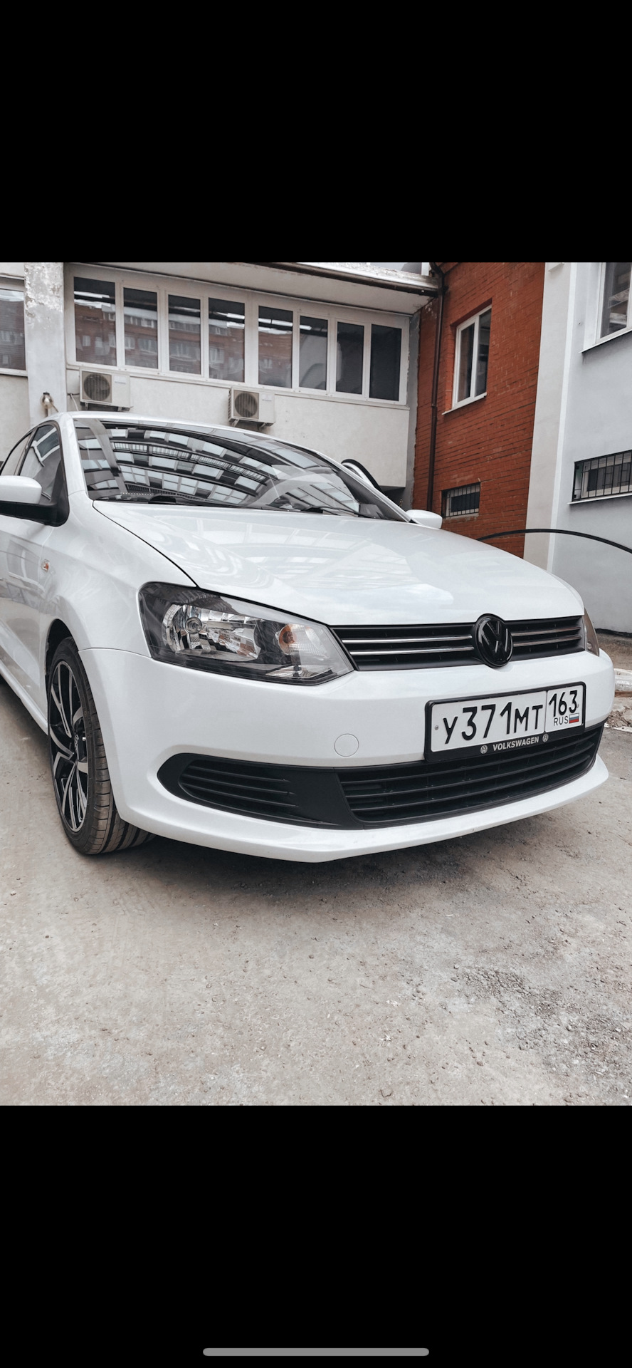 Эмблема VW Polo Sedan — Volkswagen Polo Sedan, 1,6 л, 2015 года | стайлинг  | DRIVE2