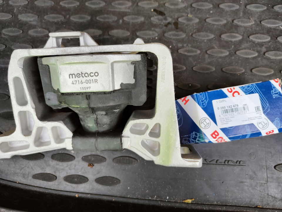 Замена подушки и клапана абсорбера — Ford Focus III Sedan, 2 л, 2012 ...