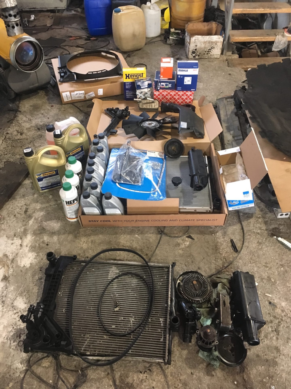 Фото из сети, товарищ поделился, что ему пришлось купить после взрыва виски и это ещё не считая, что иногда страдает капот — BMW 3 series (E46)