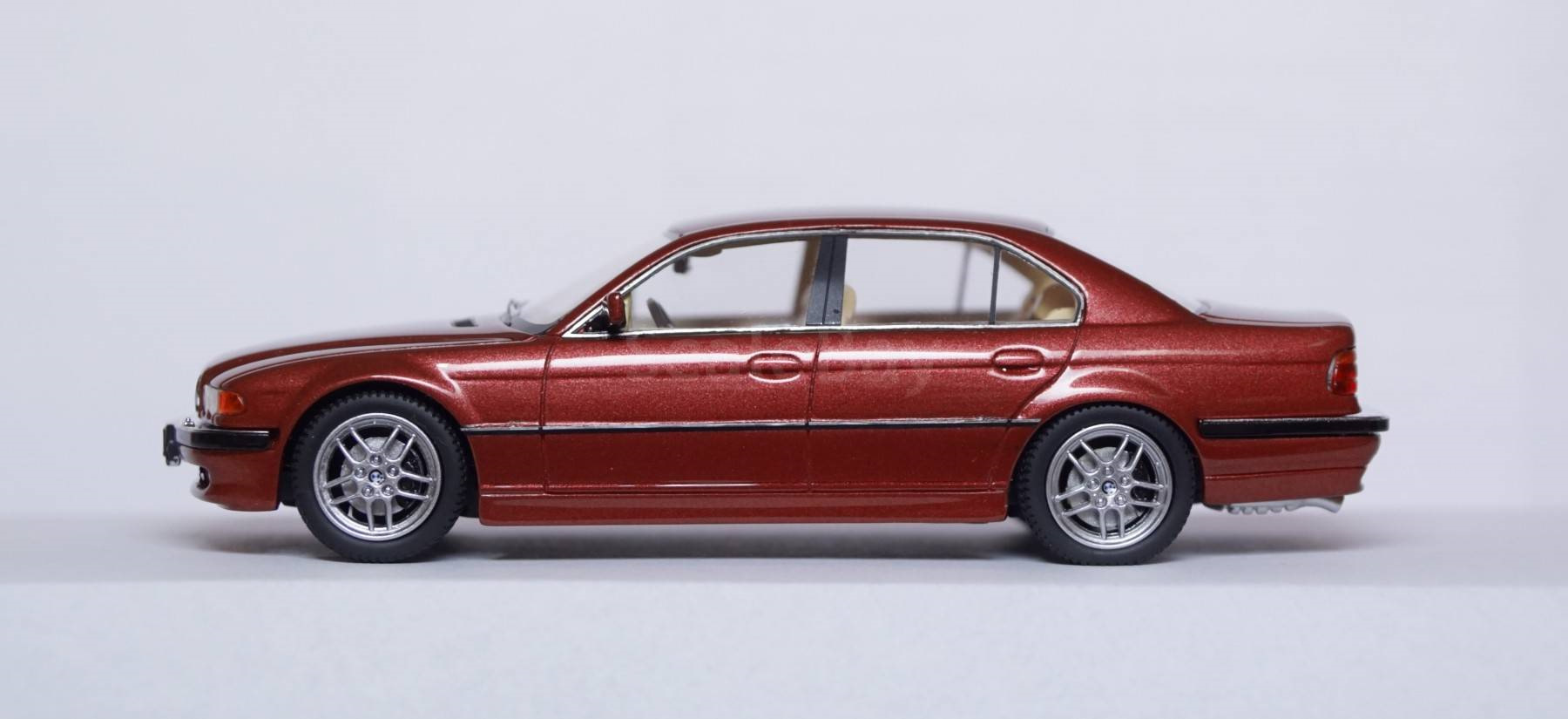 Кузов 1 43. E38 1:43. BMW 740i e38 d.Green 1-43 Herpa 070249.