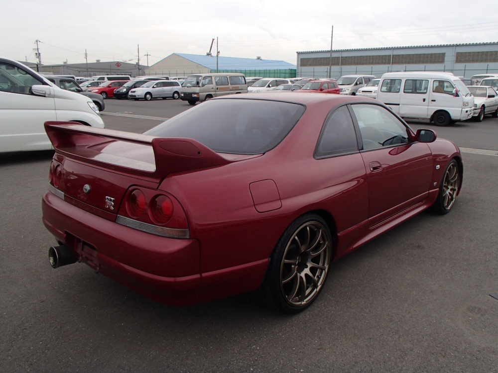 Nissan Skyline r33 ночью