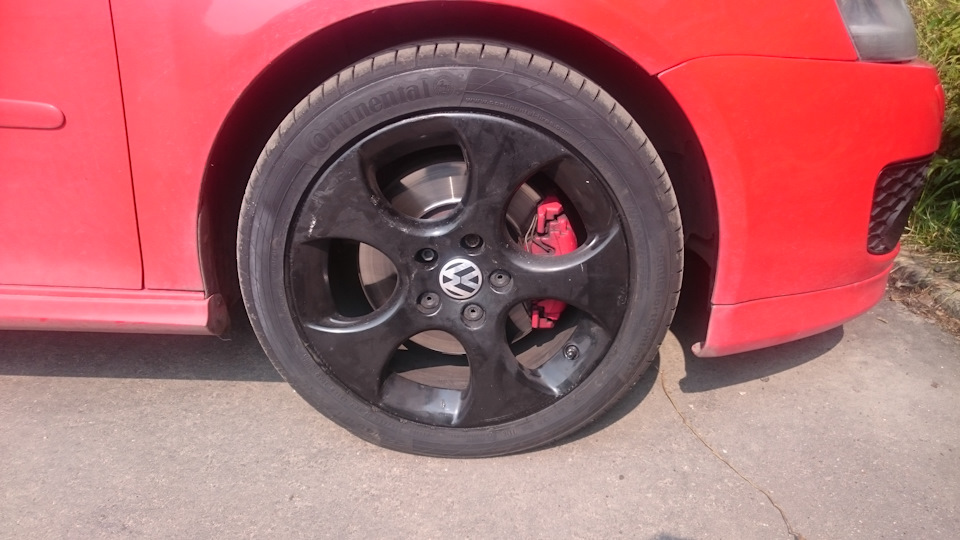 Замена передних тормозных дисков — Volkswagen Golf GTI Mk5, 2 л, 2006 ...