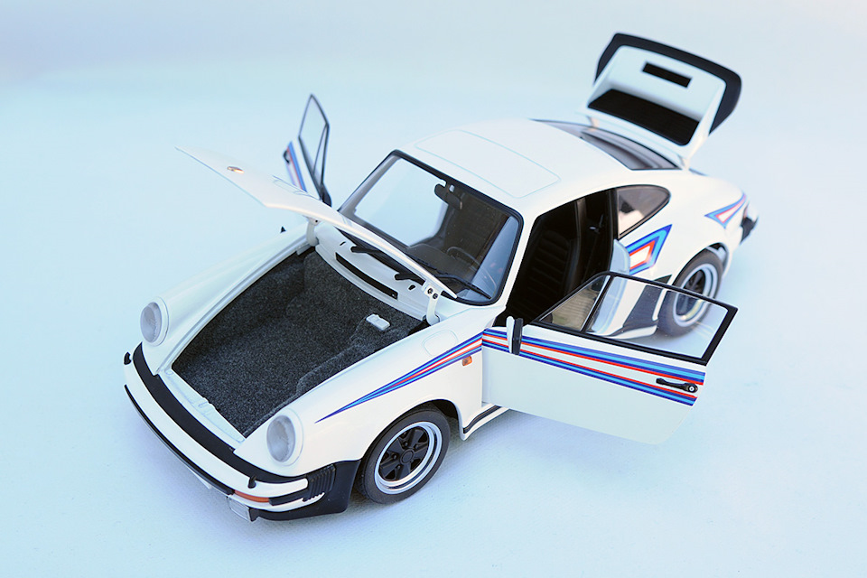 AUTOart 1:18 PORSCHE 911 3.0 TURBO MARTINI STRIPES — Сообщество