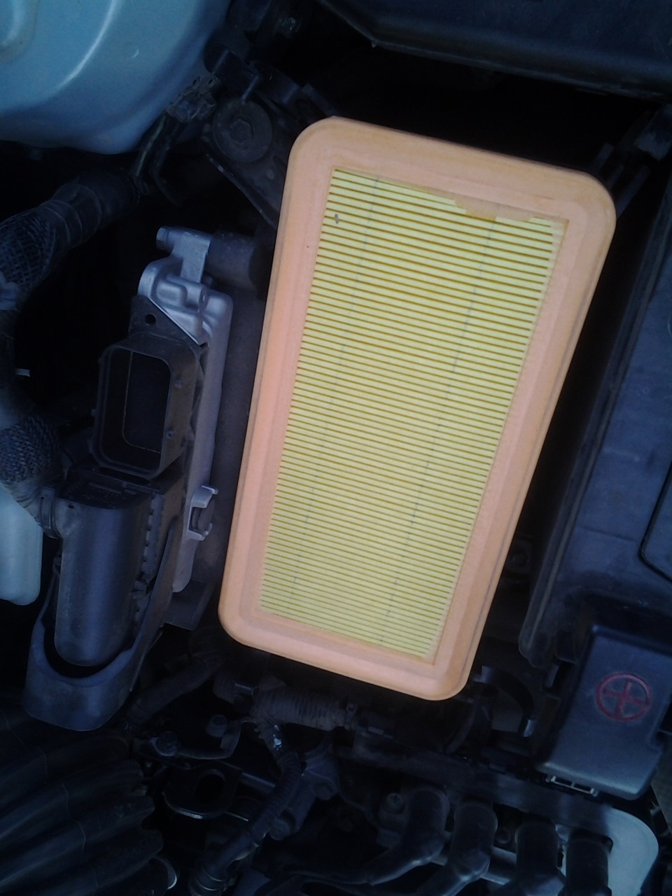 замена воздушного фильтра — KIA Rio 5-door (2G), 1,4 л, 2007 года ...