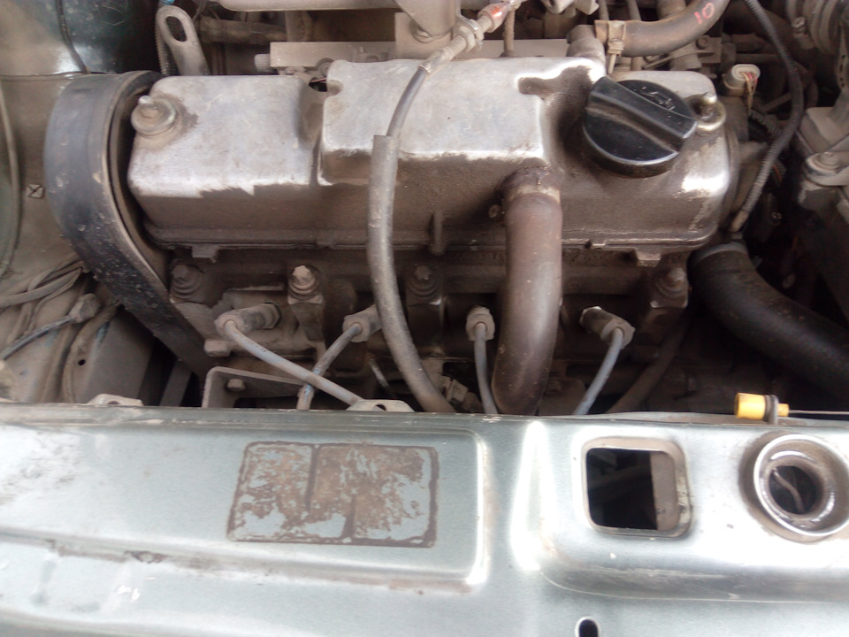 Двигатель ВАЗ 2115 без клапанной крышки. Масло из клапанной крышки на ВАЗ 2115. Помыть двигатель ВАЗ 2115. Подтекает масло из под клапанной крышки. Пробка ваз 2115