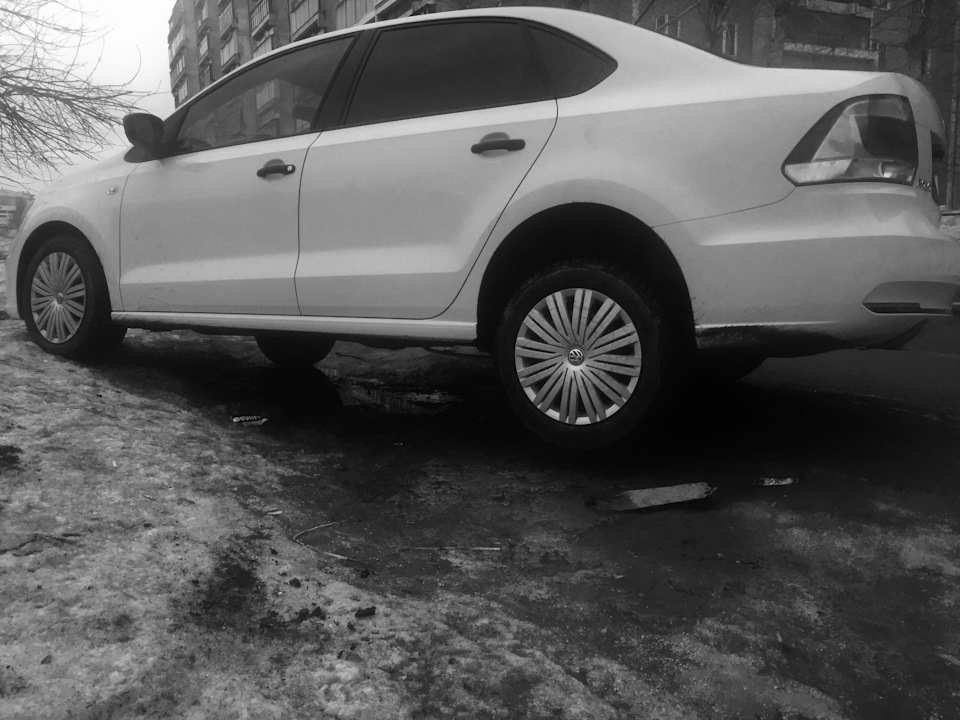 Возомнил себя джипом, ну и задние стекла затемнил. — Volkswagen Polo ...