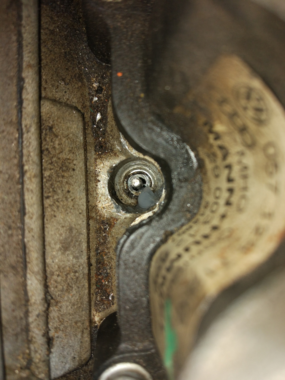 Извлечение сломанных свечей накала — Audi A8 (D3), 4,2 л, 2008 года ...