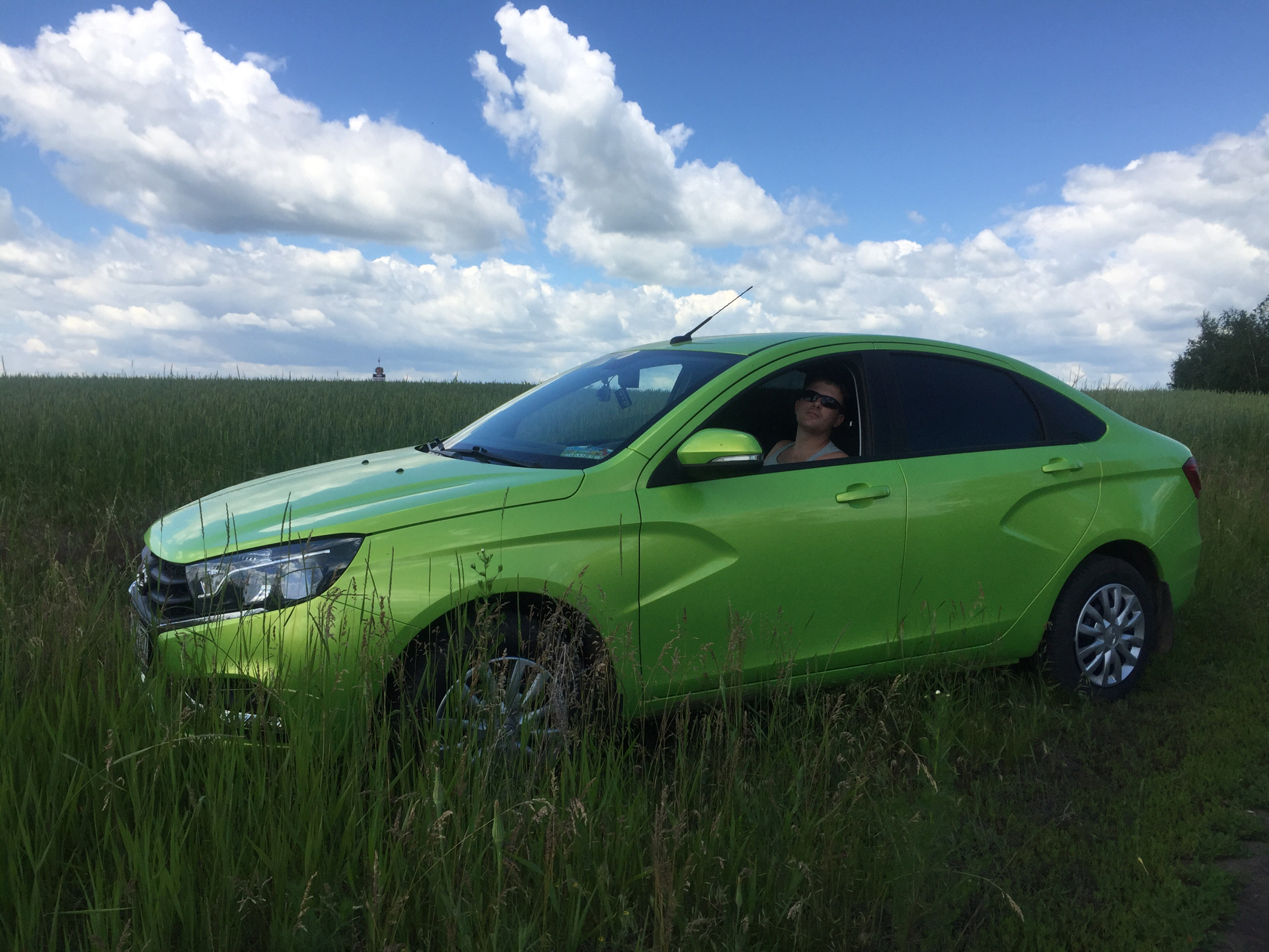 Lada Vesta зеленая