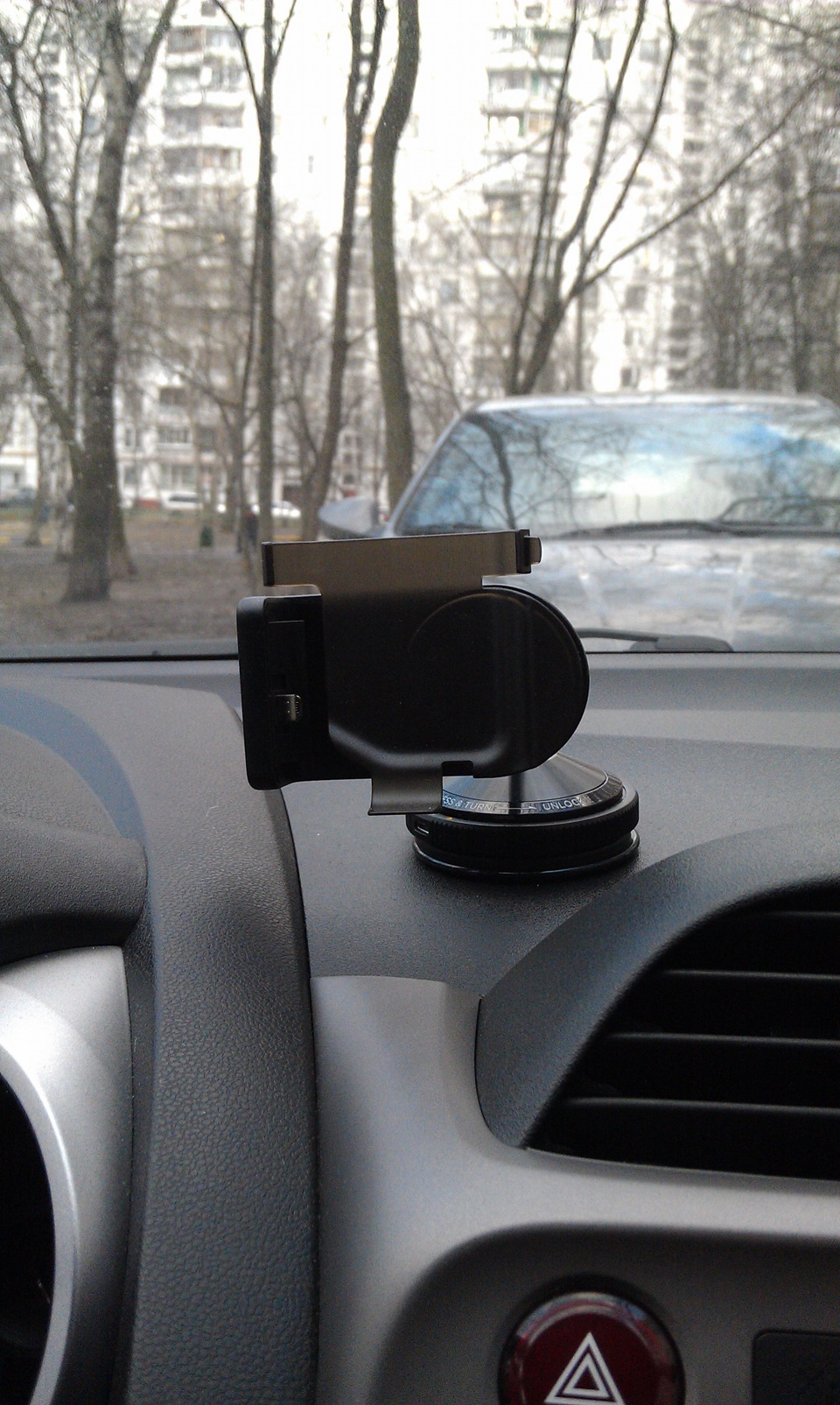Крепеж телефона — Honda Jazz (2G), 1,4 л, 2009 года | аксессуары | DRIVE2