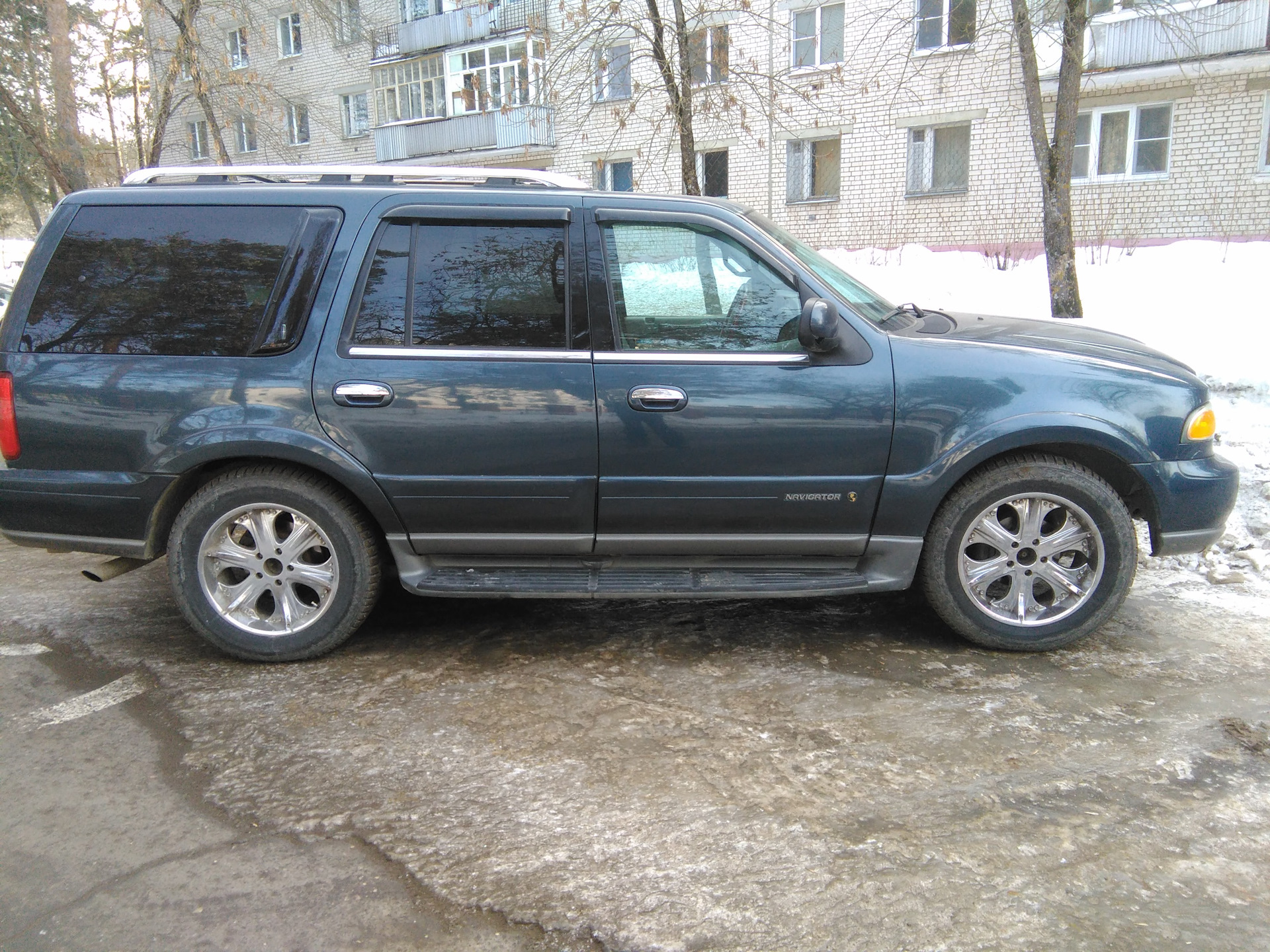Linkoln navigator 2. колеса навигатор. колесо зад. диски линкольн навигатор 2. Lincoln navigator 2005 tuning.